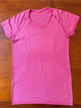 Lululemon Pink Short Sleeve Swiftly Tech Top | Seamless Striped | Size 8